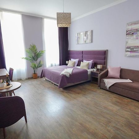 Elegant & Stylish Center Apartments! プラハ エクステリア 写真