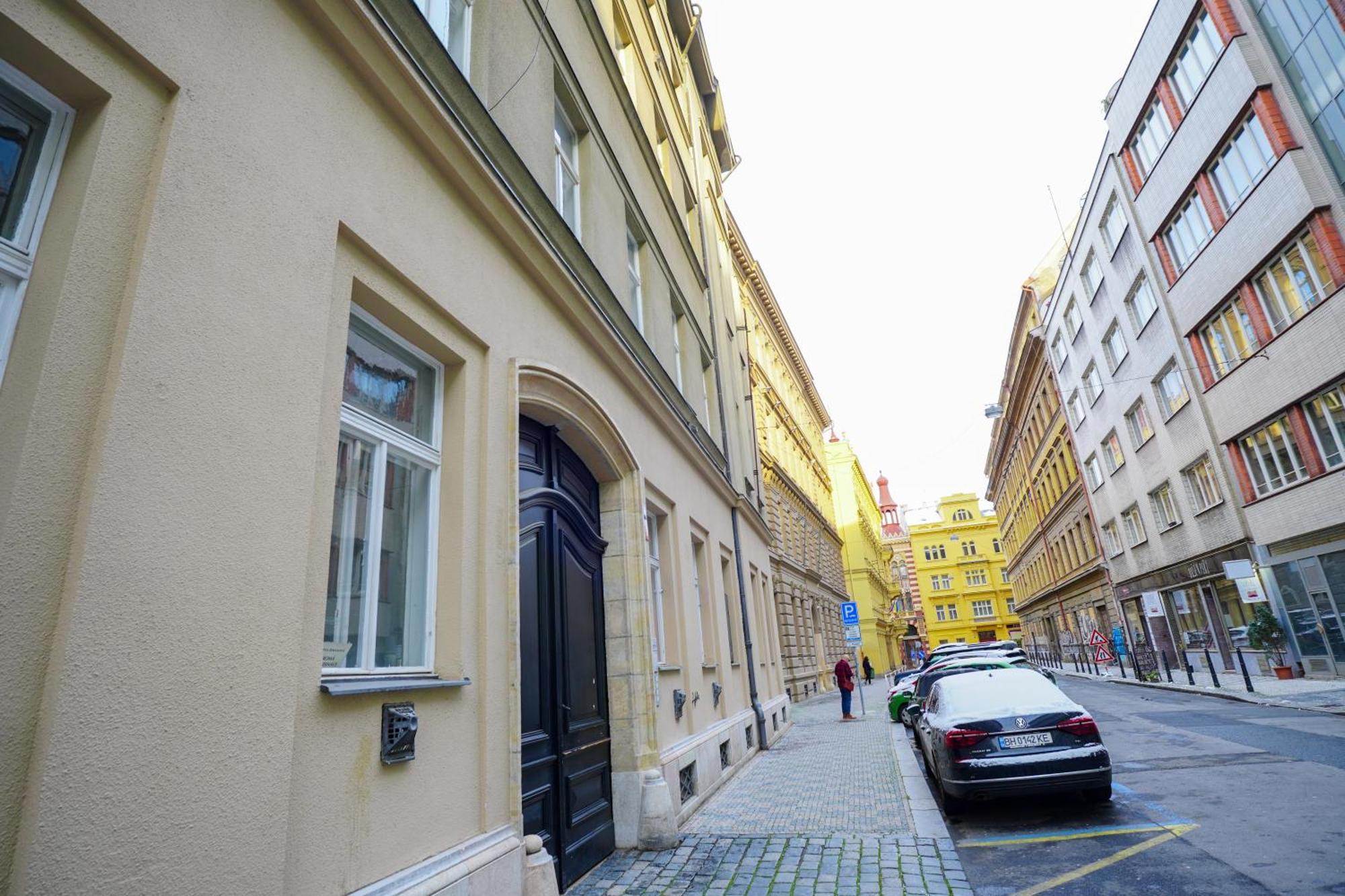 Elegant & Stylish Center Apartments! プラハ エクステリア 写真