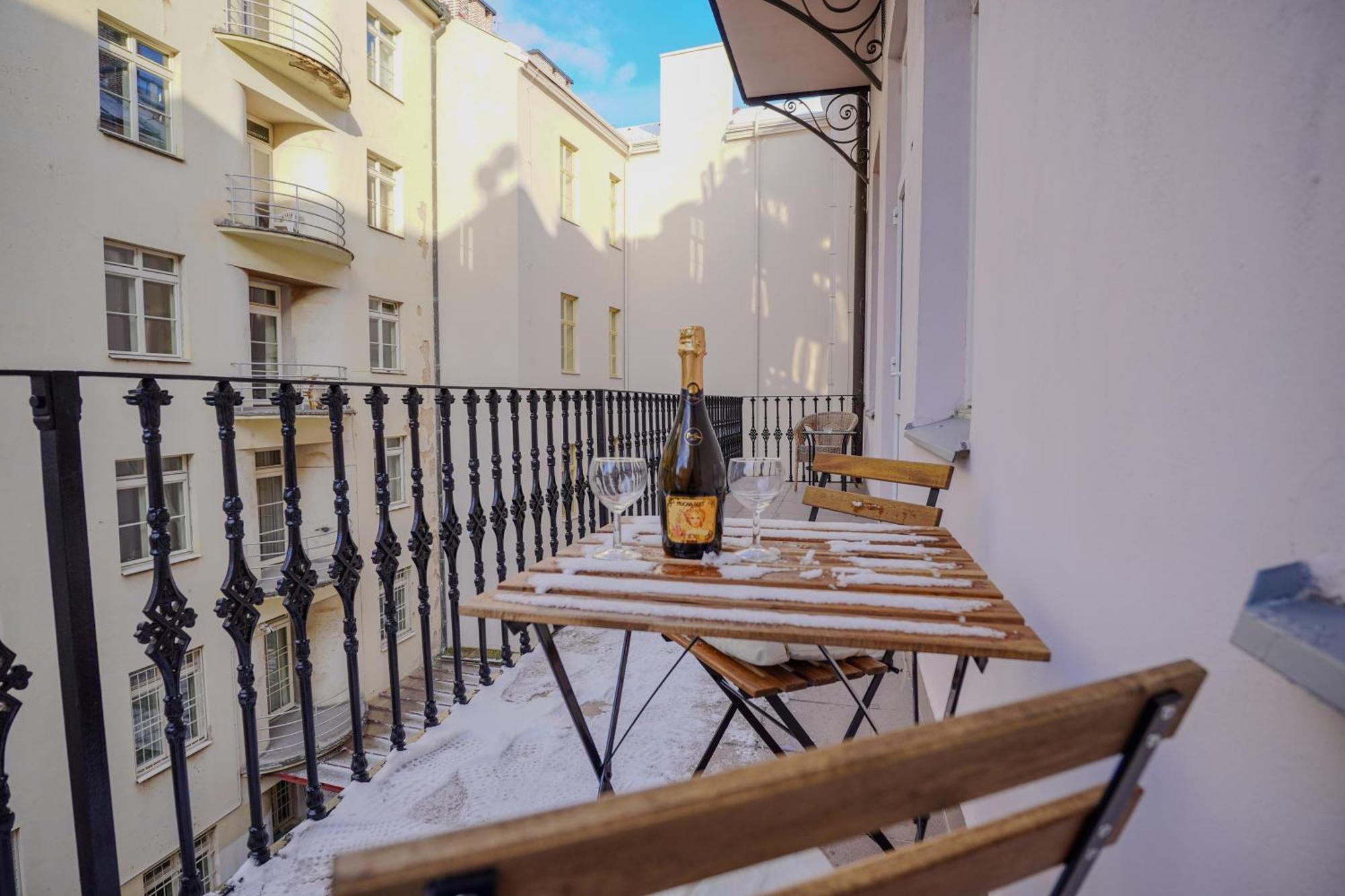 Elegant & Stylish Center Apartments! プラハ エクステリア 写真