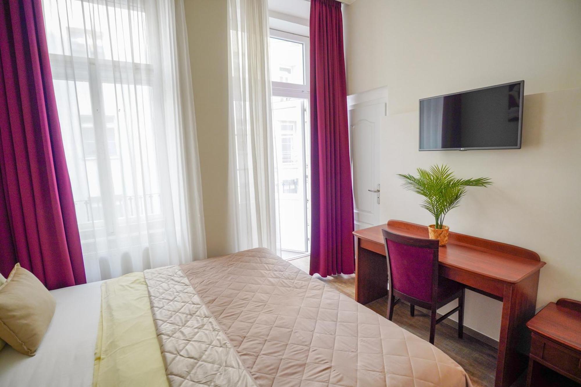 Elegant & Stylish Center Apartments! プラハ エクステリア 写真