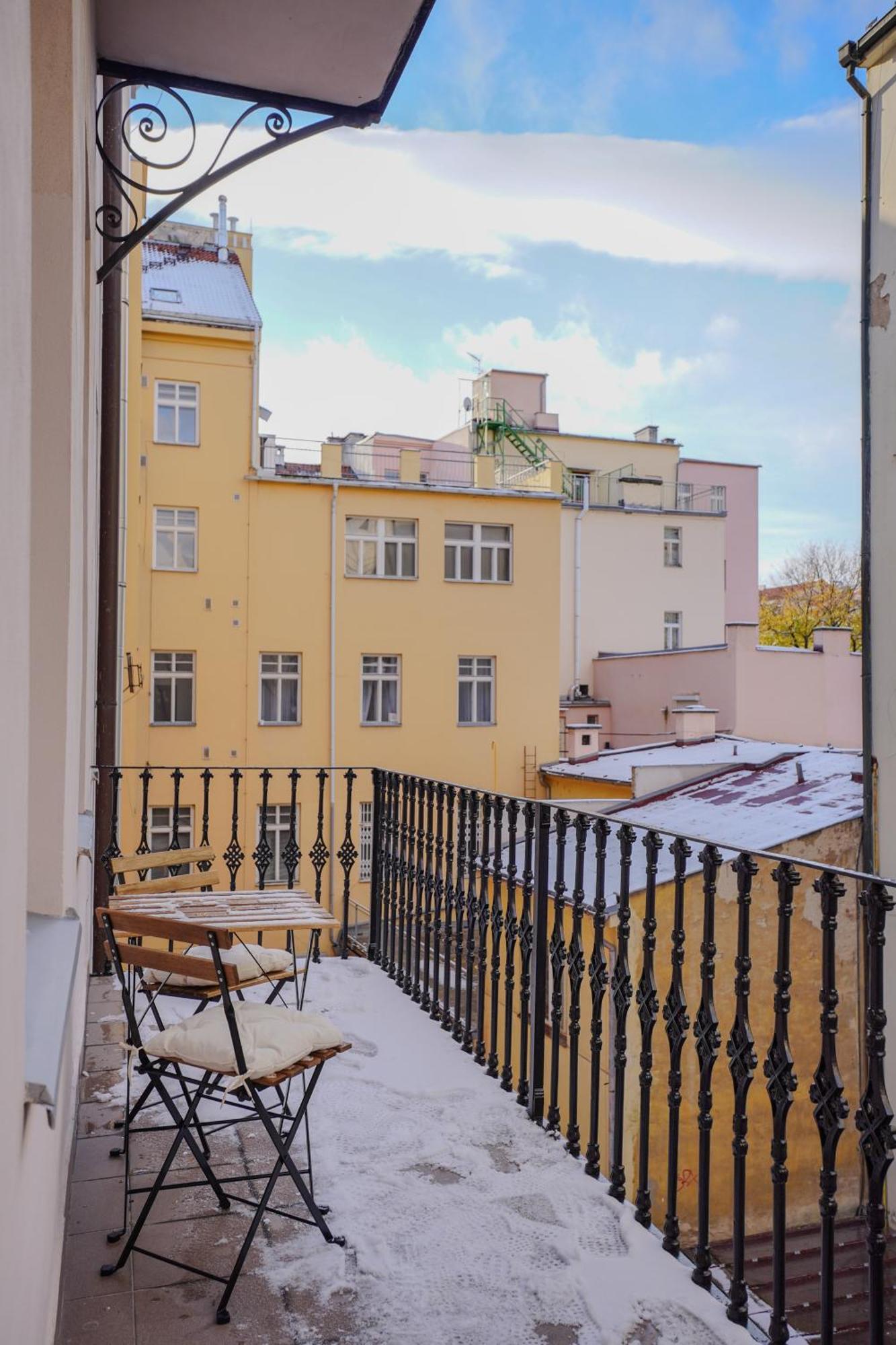 Elegant & Stylish Center Apartments! プラハ エクステリア 写真
