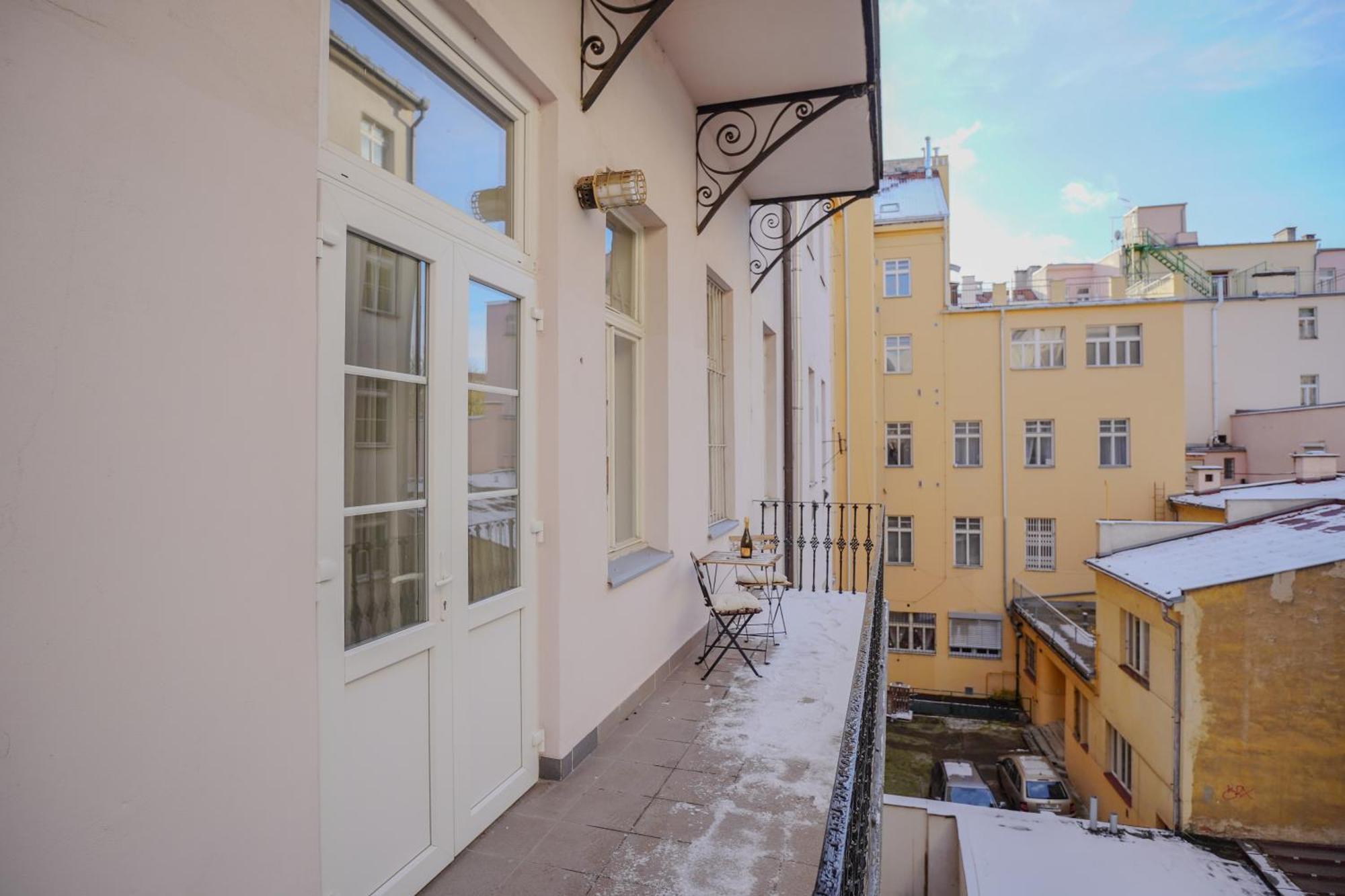 Elegant & Stylish Center Apartments! プラハ エクステリア 写真