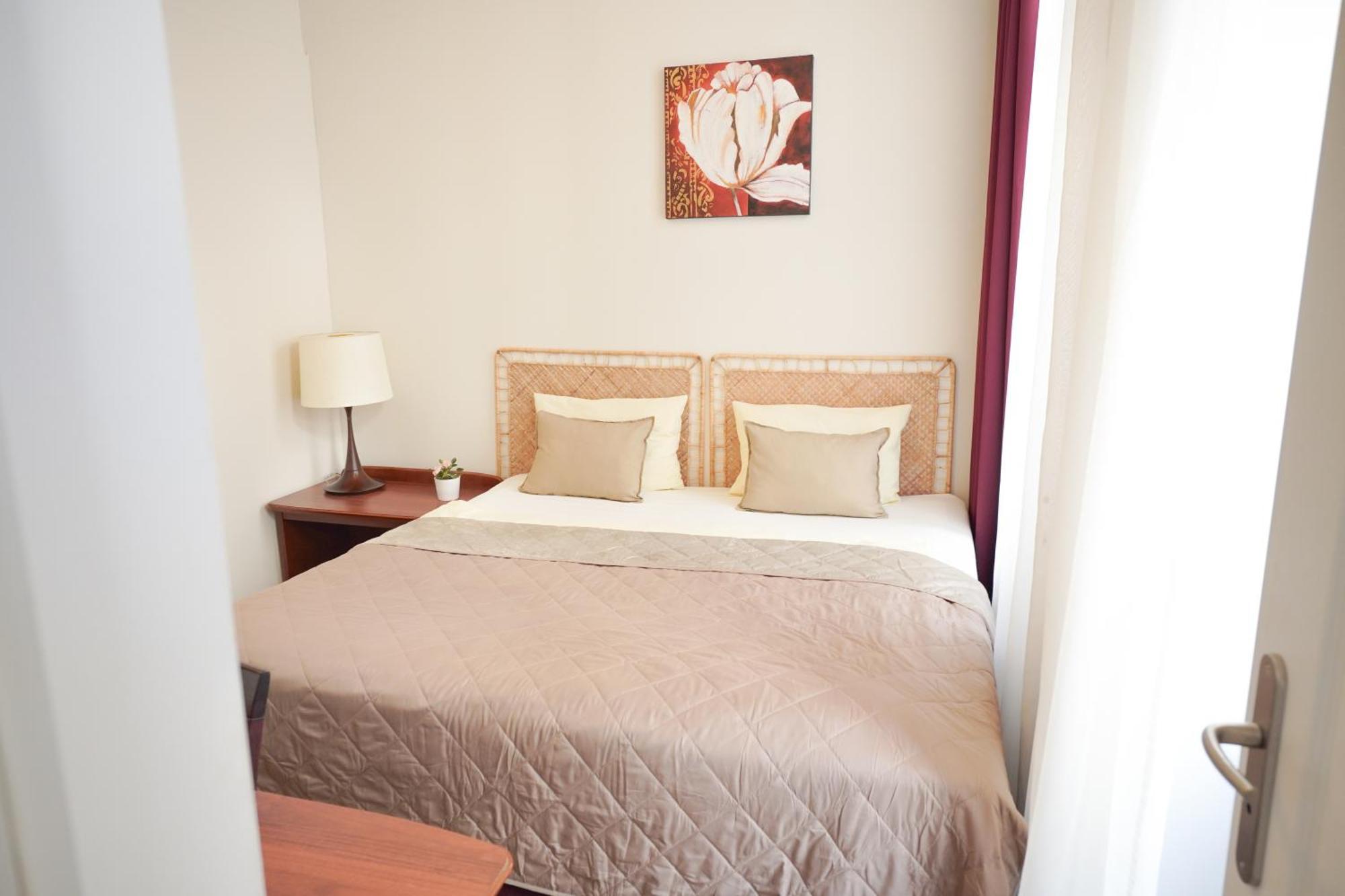 Elegant & Stylish Center Apartments! プラハ エクステリア 写真