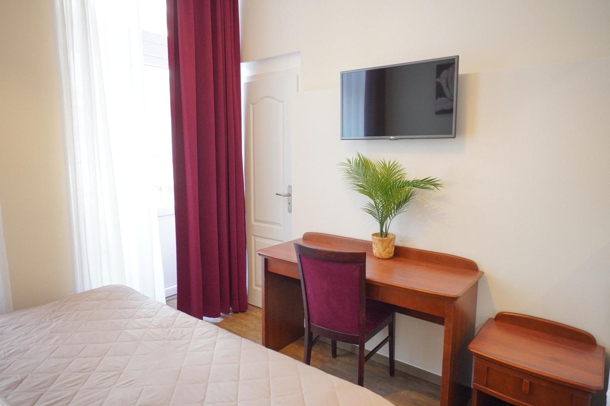 Elegant & Stylish Center Apartments! プラハ エクステリア 写真