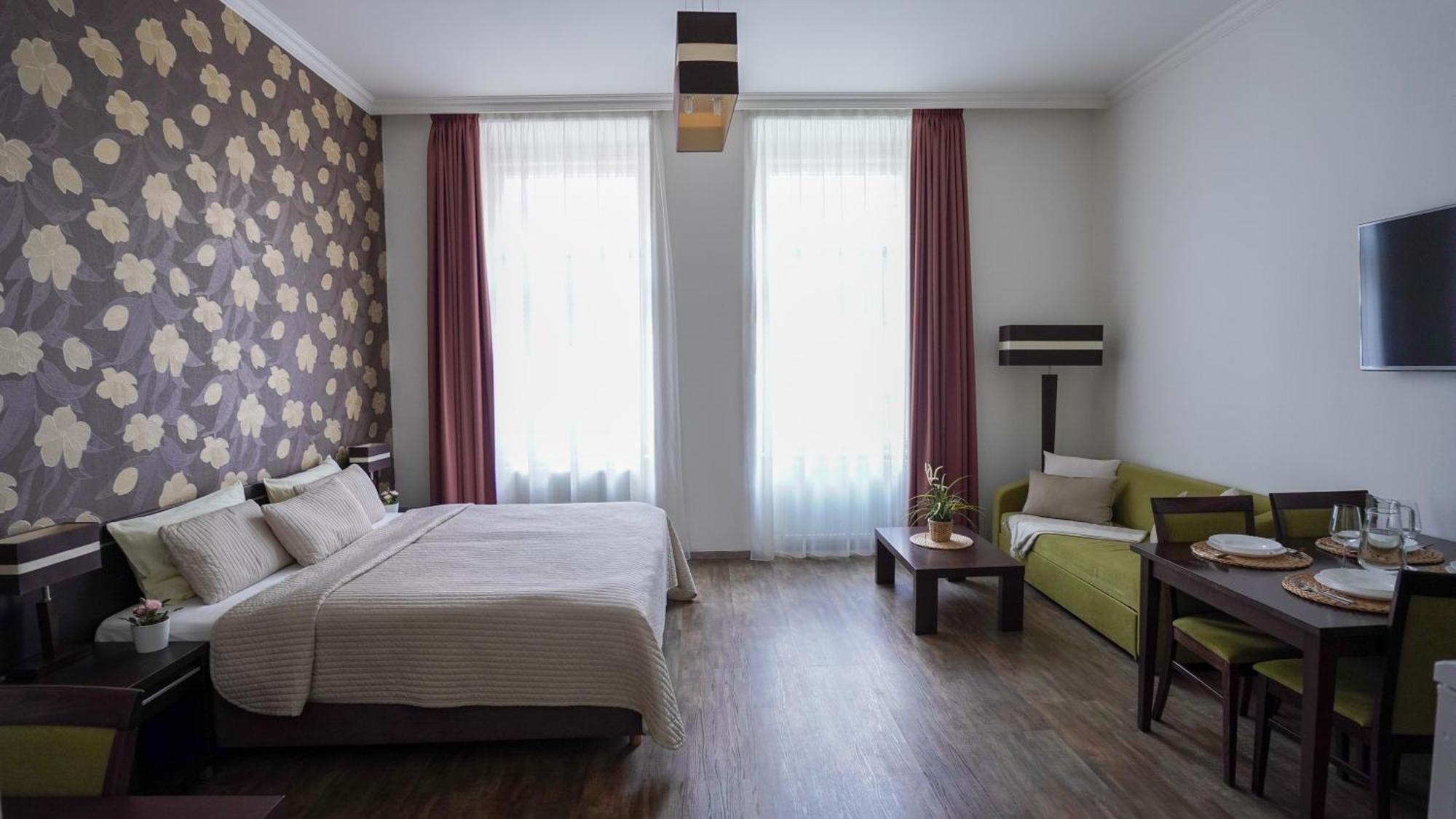 Elegant & Stylish Center Apartments! プラハ エクステリア 写真