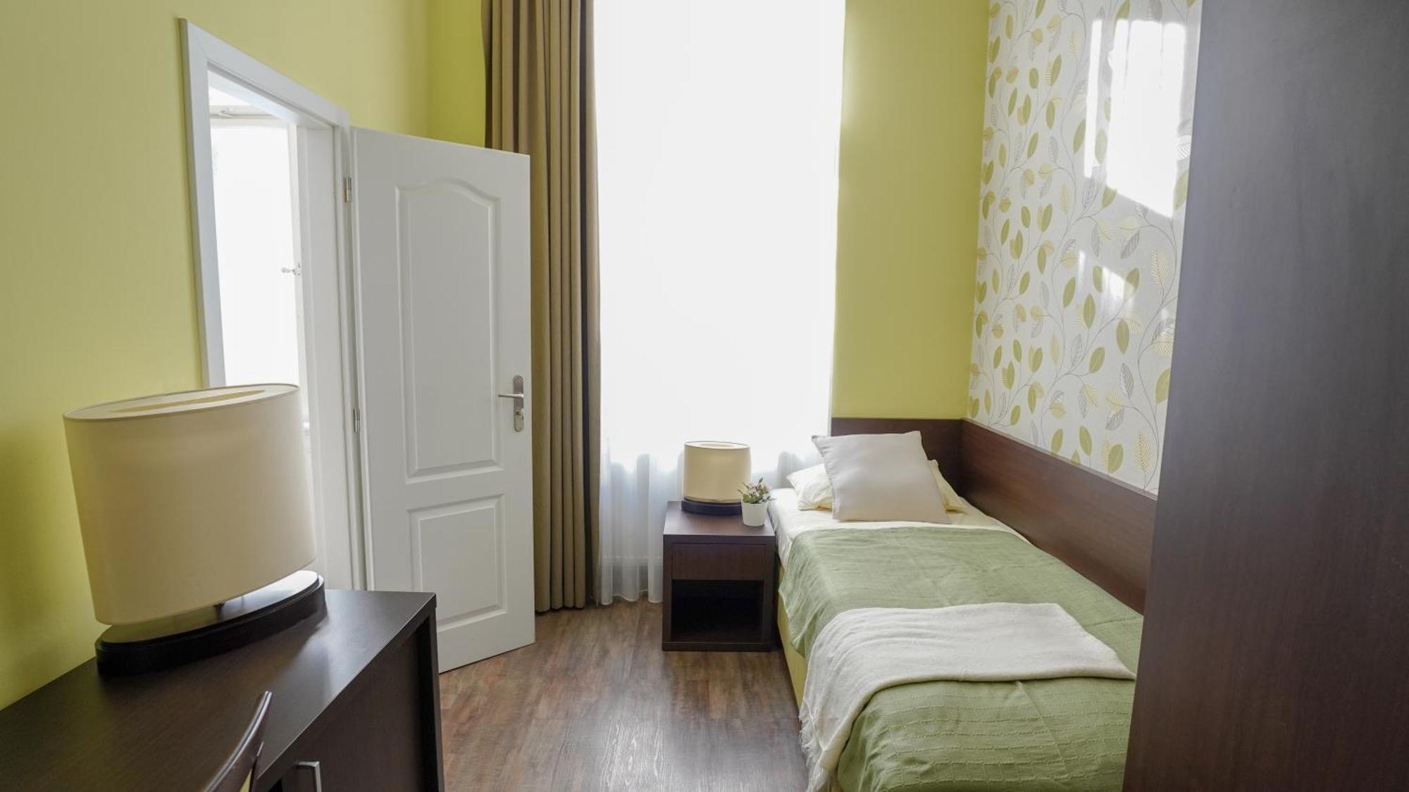 Elegant & Stylish Center Apartments! プラハ エクステリア 写真