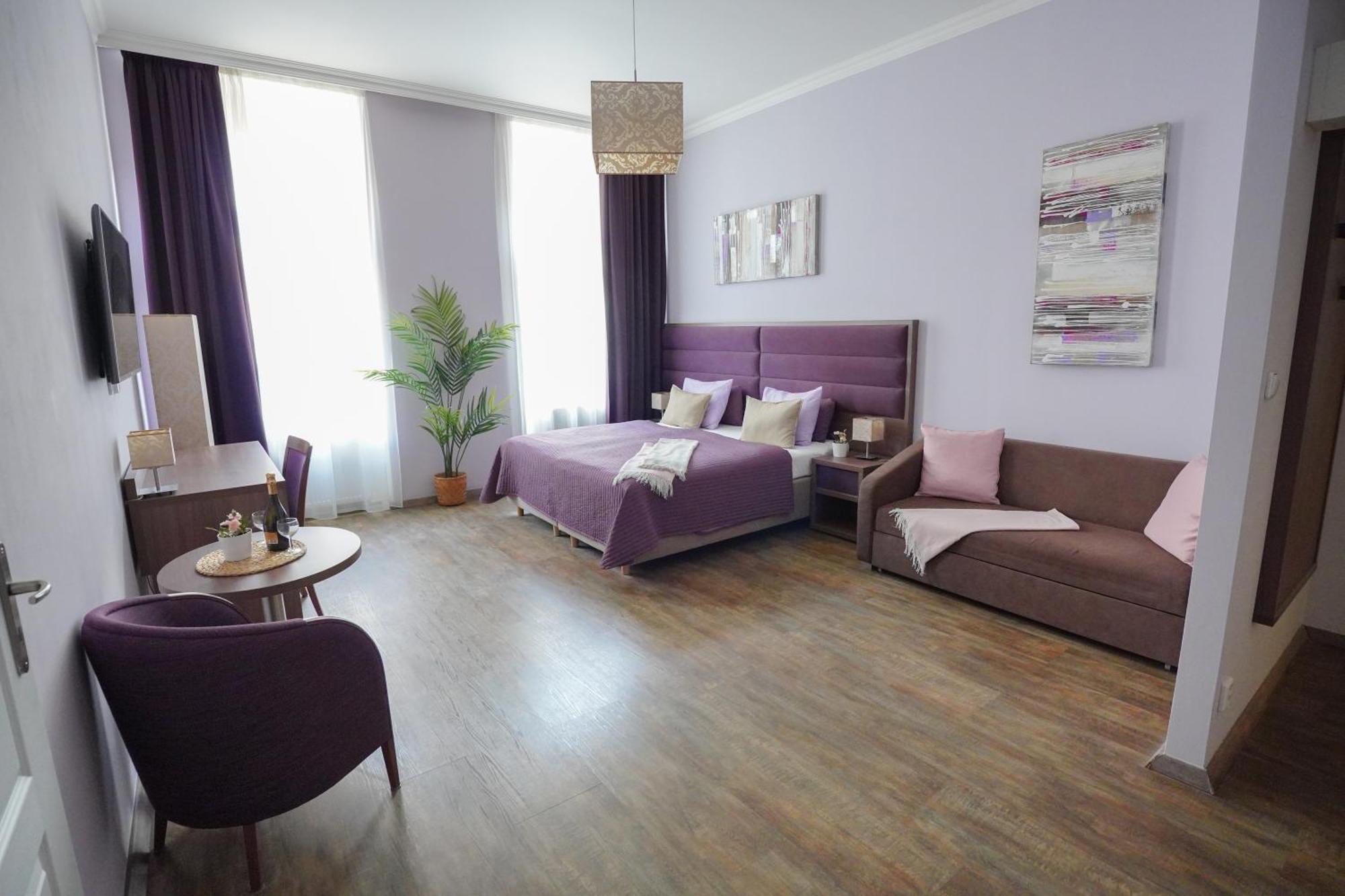 Elegant & Stylish Center Apartments! プラハ エクステリア 写真
