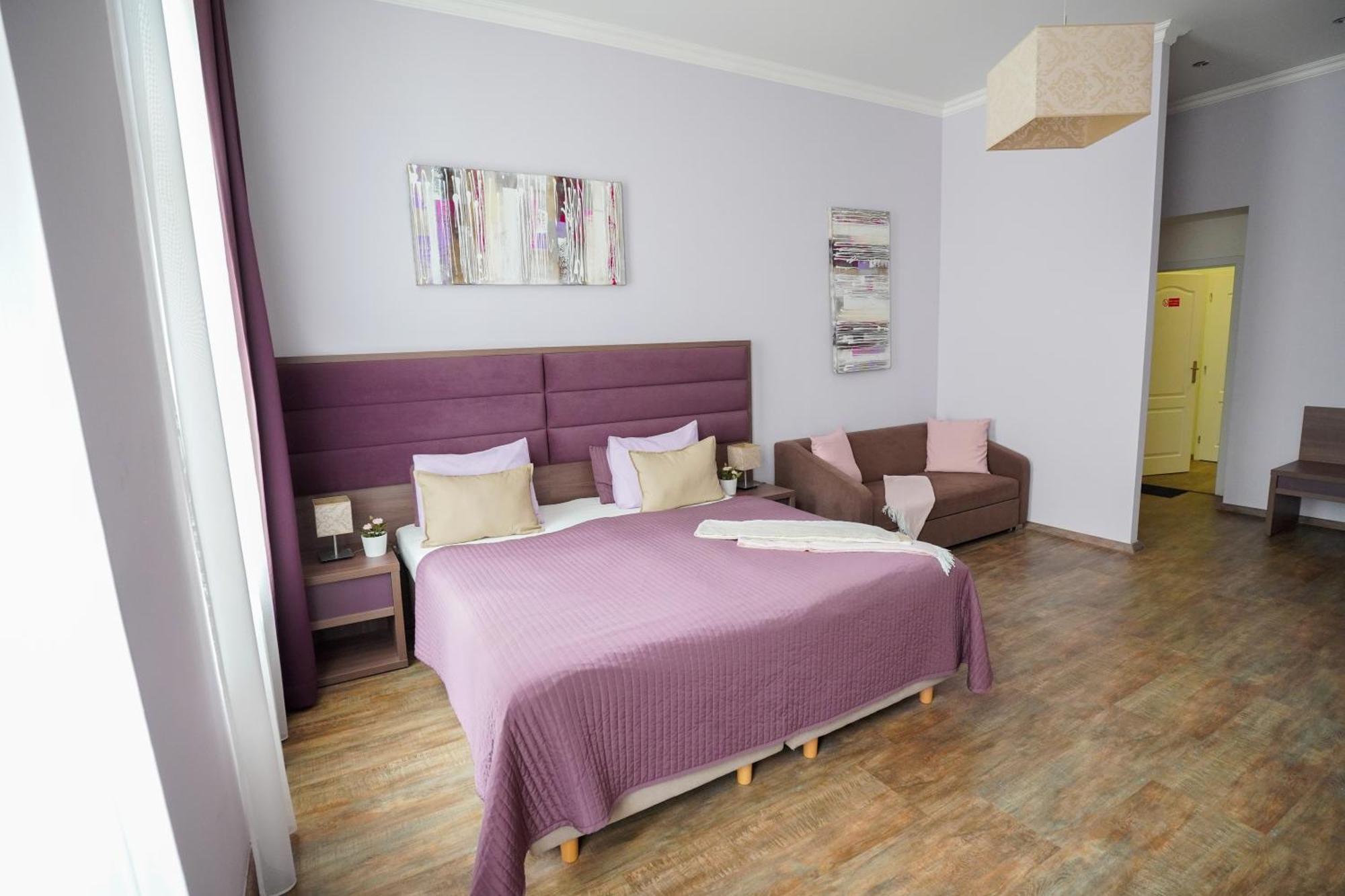 Elegant & Stylish Center Apartments! プラハ エクステリア 写真