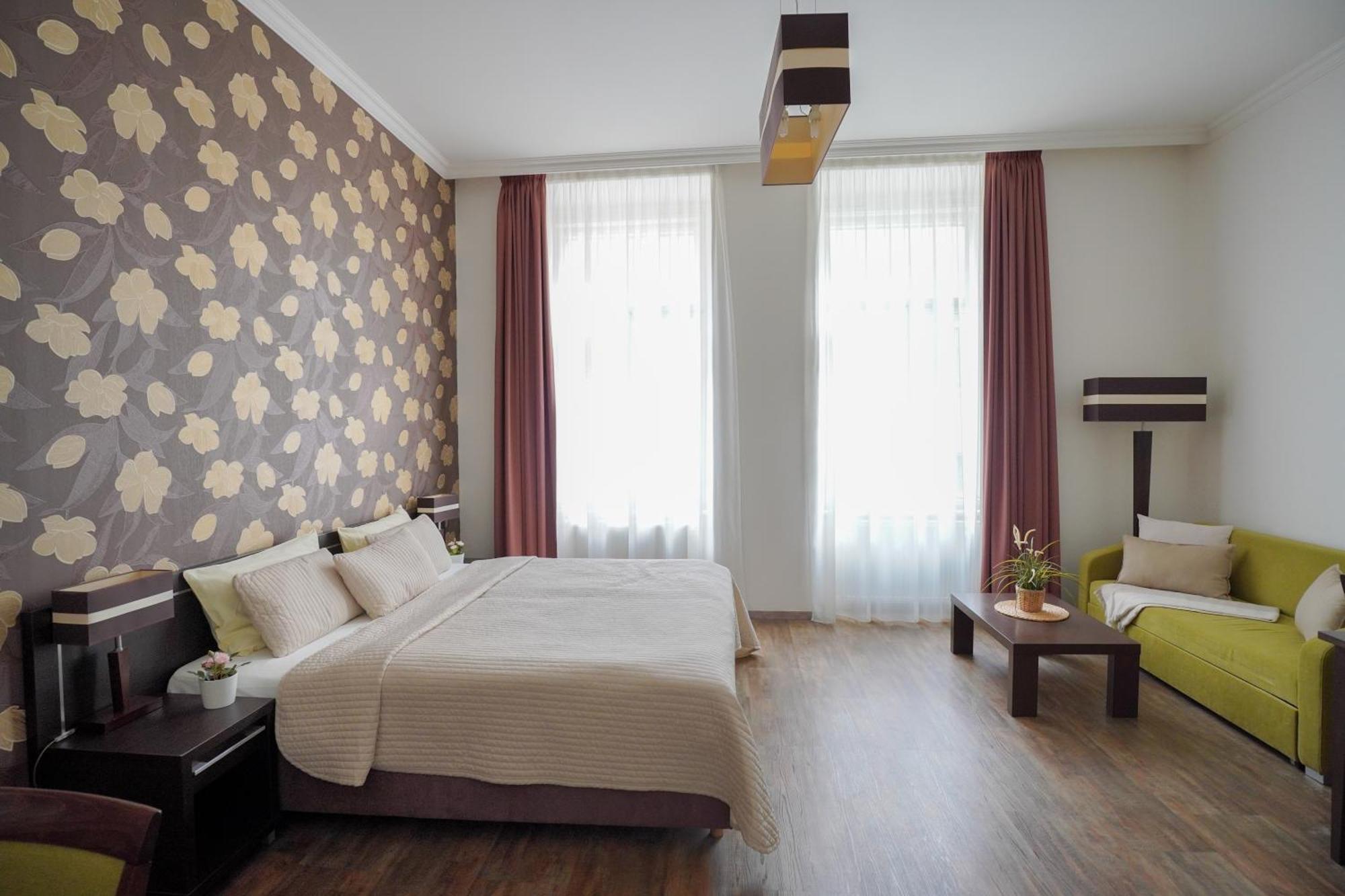 Elegant & Stylish Center Apartments! プラハ エクステリア 写真