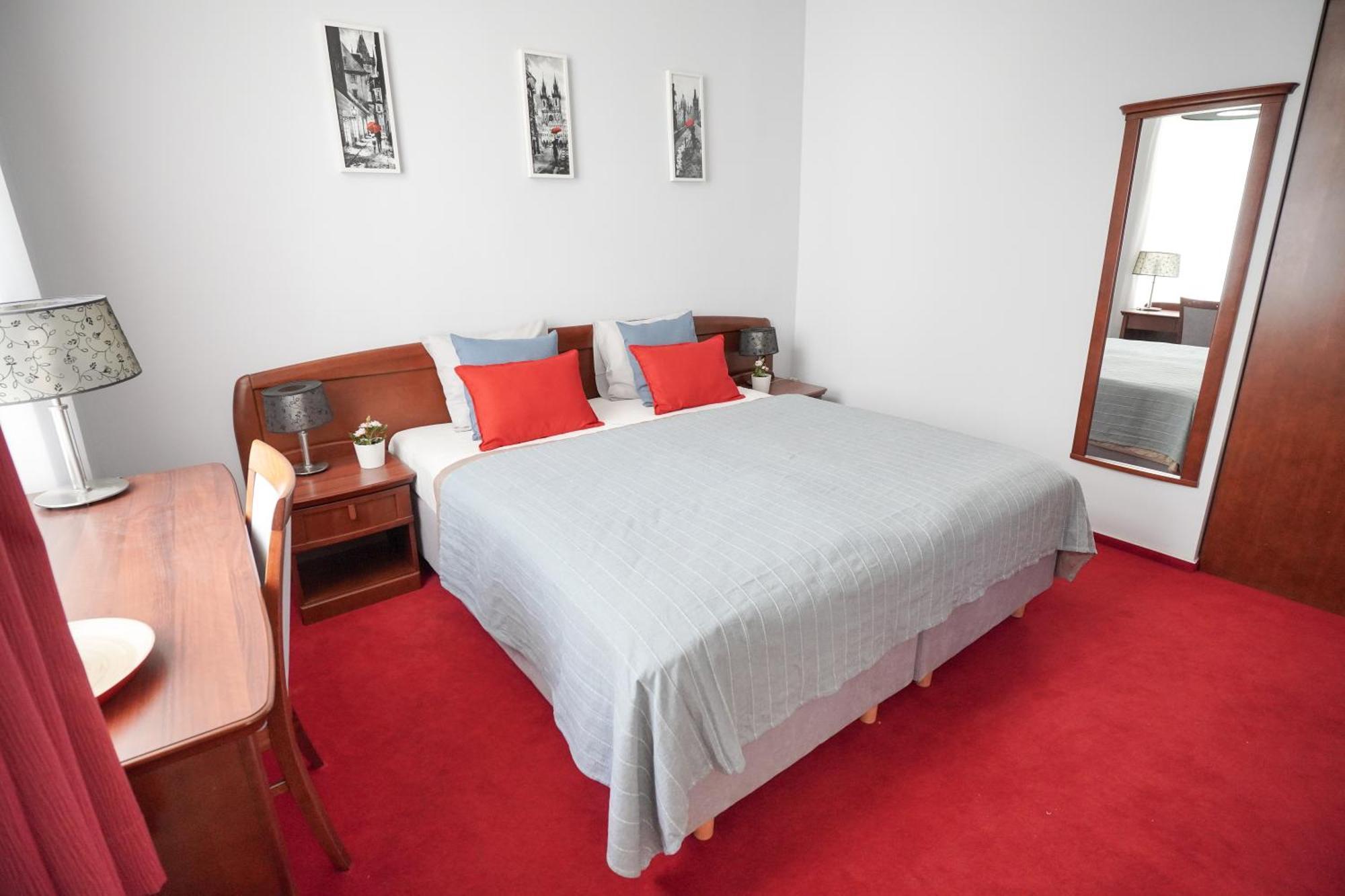 Elegant & Stylish Center Apartments! プラハ エクステリア 写真
